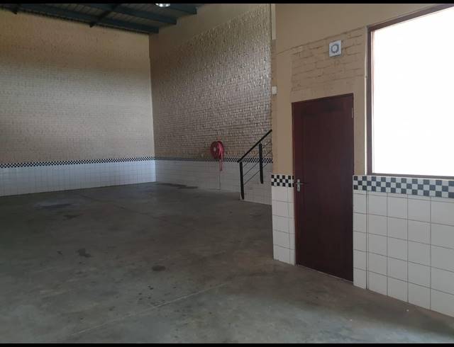 167M² WAREHOUSE TO LET IN POMONA